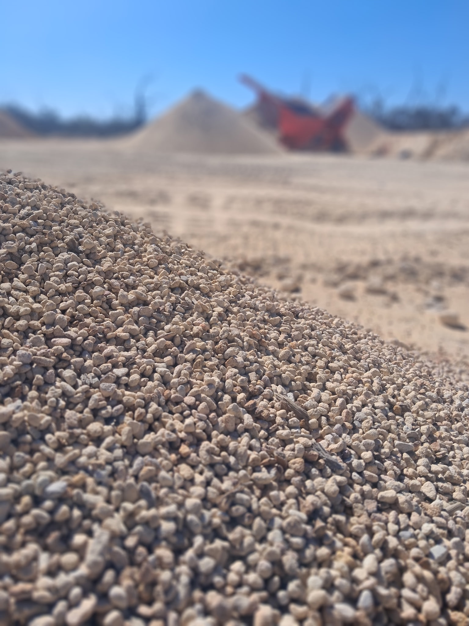 Pile of 10-20 mm Tumbled sandstone