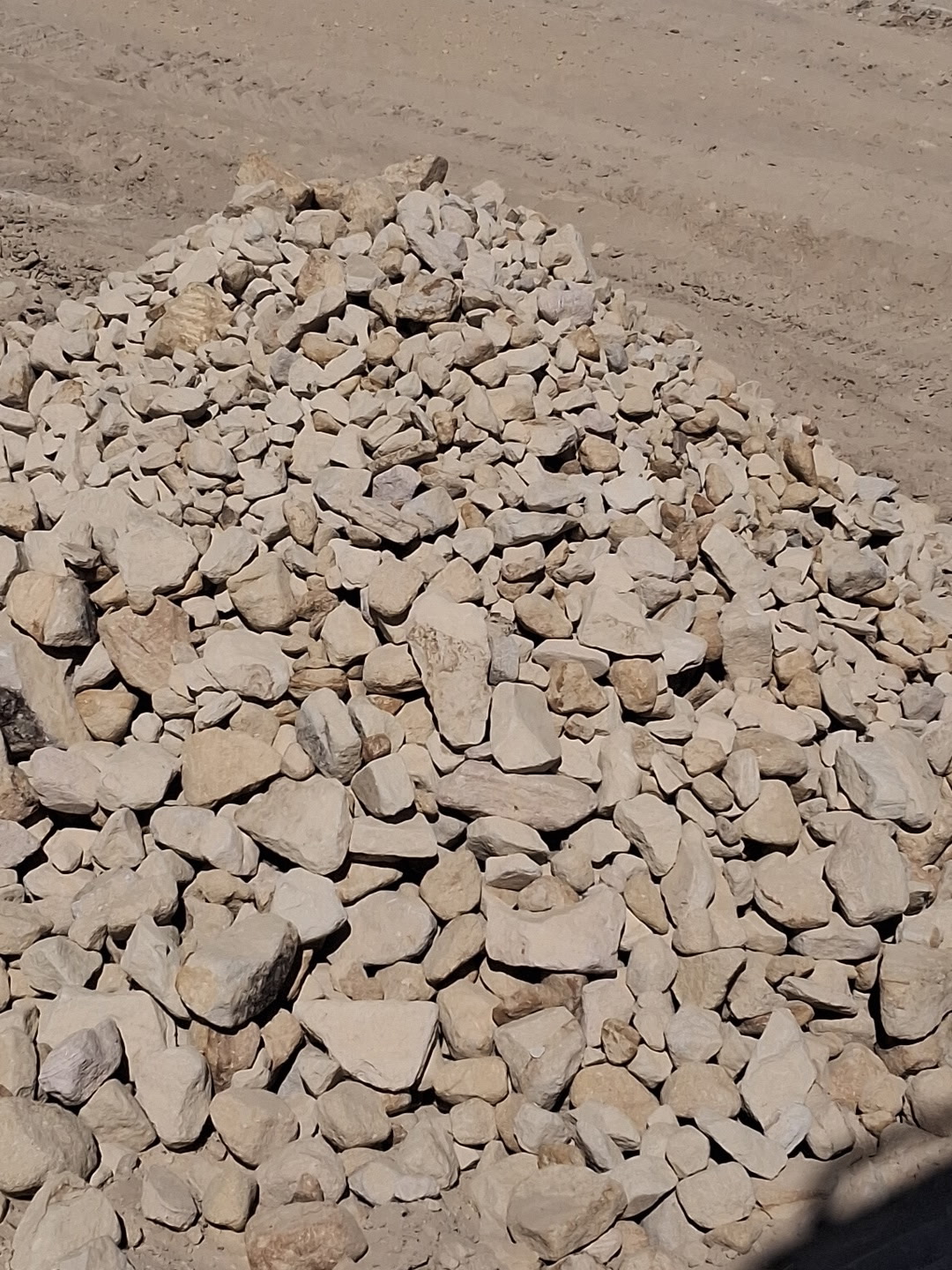 Pile of 70-150mm Sandstone Rock